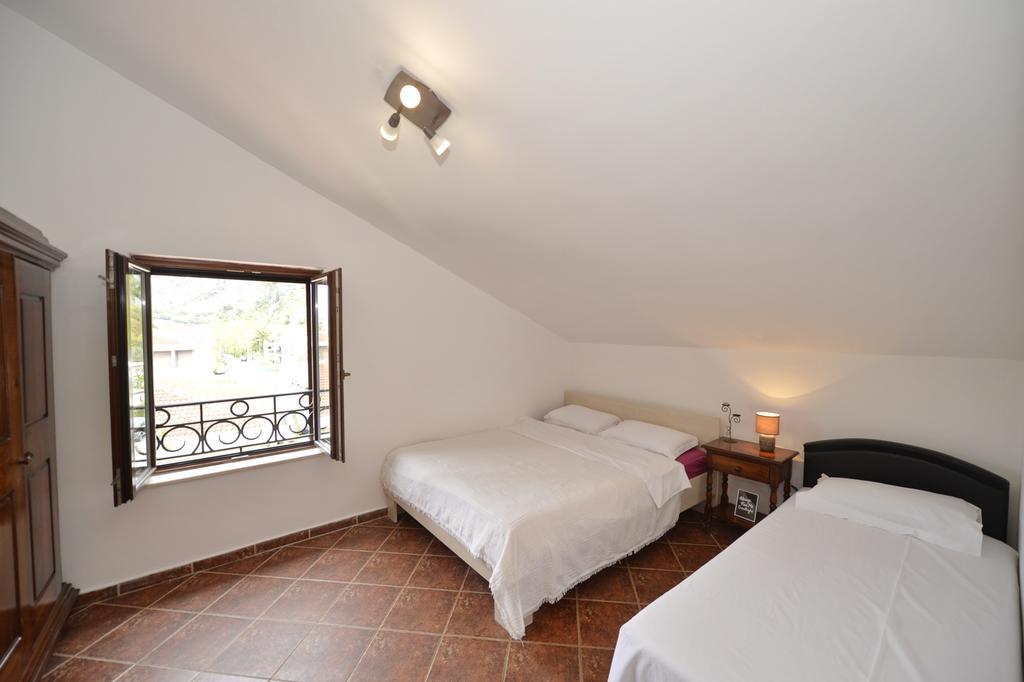 Apartment Atina Kotor Exterior foto